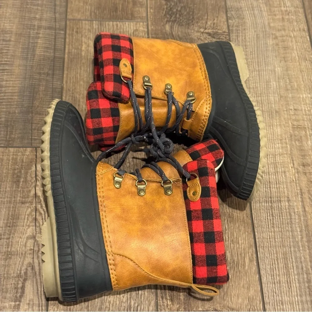 Gap Kids Buffalo Check Plaid Duck Boots 3M Thinsulate Boys Size 3/4